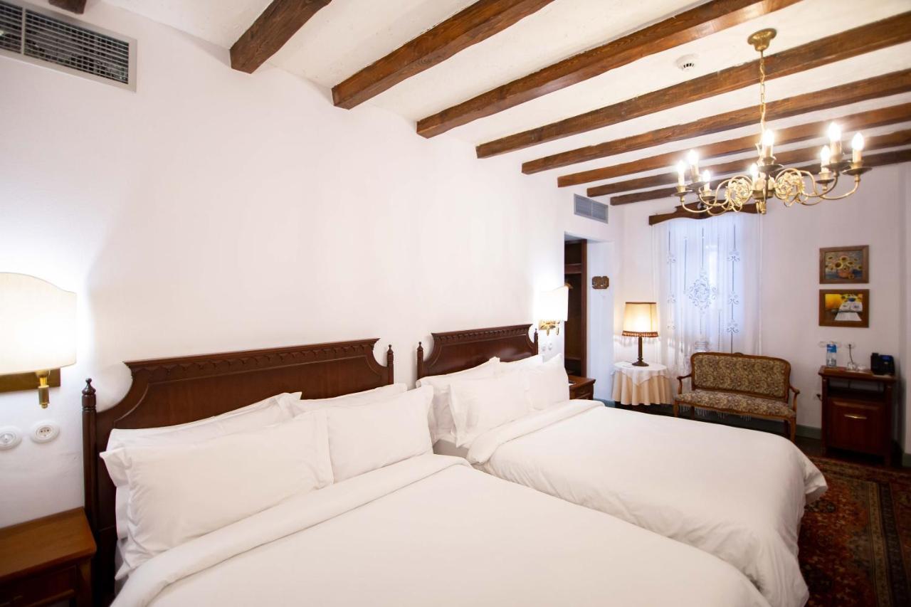 Ebel Pool & Hotel Korce