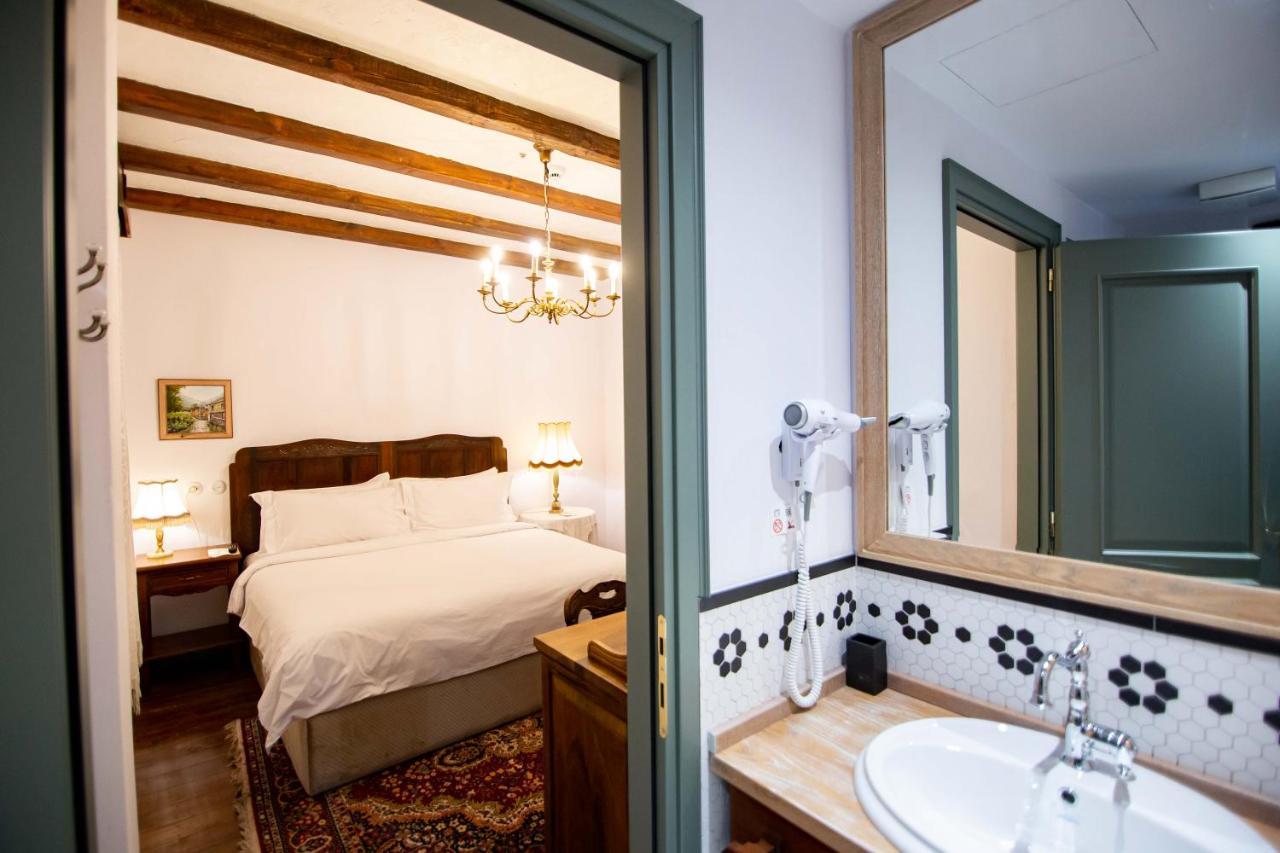 Ebel Pool & Hotel 5*