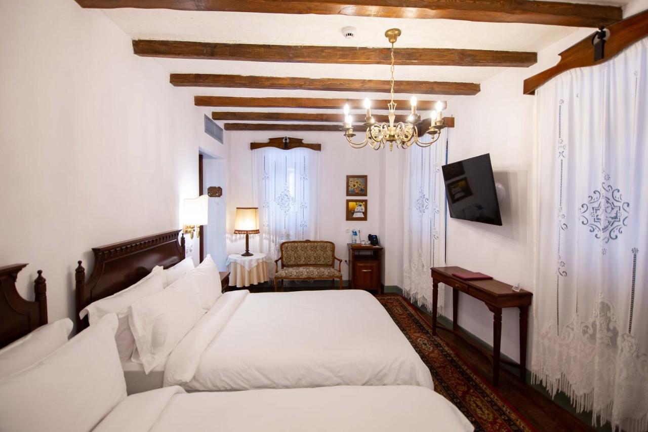 Ebel Pool & Hotell 5*